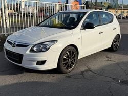 Weiß Gebraucht 2010 Hyundai i30 Edition Limousine | 2.490 € (Guter Preis)