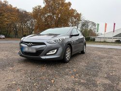 Grau Gebraucht 2013 Hyundai i30 Kleinwagen | 4.899 € (Fairer Preis)