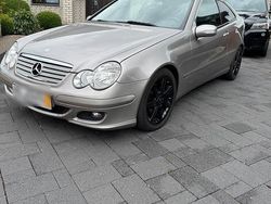Grau Gebraucht 2005 Mercedes C230 Coupé | 6.500 €