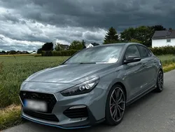 Grau Gebraucht 2018 Hyundai i30 Limousine | 18.500 € (Fairer Preis)