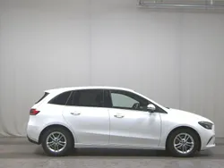 Weiss Gebraucht 2020 Mercedes B180 Style Van / Kleinbus | 17.980 € (Fairer Preis)