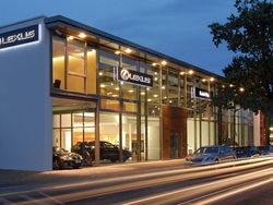 Gelb Gebraucht 2025 Lexus LBX SUV | 40.890 €