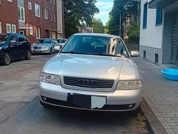 Grau Gebraucht 1999 Audi A4 Limousine | 900 € (Fairer Preis)