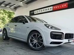 Grau Gebraucht 2025 Porsche Cayenne SUV | 98.880 € (Guter Preis)