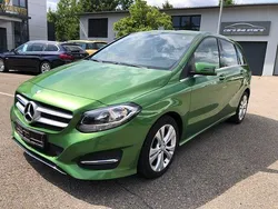 Grün Gebraucht 2017 Mercedes B180 Urban Van / Kleinbus | 14.890 € (Guter Preis)