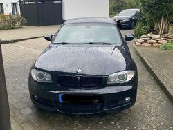 Schwarz Gebraucht 2012 BMW 123 Sport Line Kleinwagen | 15.300 €