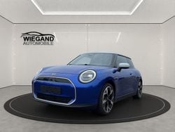 Blau Gebraucht 2024 Mini Cooper Favoured Kleinwagen | 25.990 € (Superpreis)