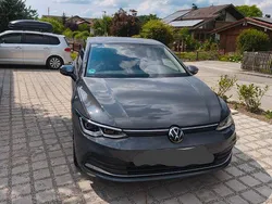Grau Gebraucht 2023 VW Golf VIII Life Limousine | 22.800 € (Superpreis)