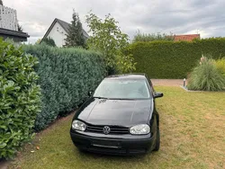 Schwarz Gebraucht 2003 VW Golf IV Kleinwagen | 1.300 € (Fairer Preis)