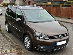 Braun Gebraucht 2012 VW Touran Trendline Van / Kleinbus | 9.450 € (Etwas zu teuer)