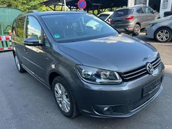 Grau Gebraucht 2013 VW Touran Life Van / Kleinbus | 8.999 € (Guter Preis)