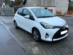 Weiß Gebraucht 2015 Toyota Yaris Comfort Limousine | 7.850 € (Fairer Preis)