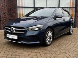 Blau Gebraucht 2020 Mercedes B180 Van / Kleinbus | 21.940 € (Guter Preis)