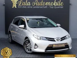 Silber Gebraucht 2015 Toyota Auris Basis Kombi | 12.980 € (Etwas zu teuer)