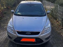 Silber Gebraucht 2011 Ford Focus Limousine | 3.600 € (Guter Preis)
