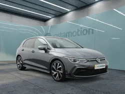 Grau Gebraucht 2024 VW Golf VIII R-line Limousine | 34.250 € (Etwas zu teuer)