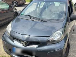 Grau Gebraucht 2009 Toyota Aygo Basis Kleinwagen | 2.199 € (Guter Preis)