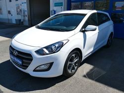 Weiß Gebraucht 2016 Hyundai i30 Limousine | 10.690 € (Fairer Preis)
