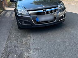 Grau Gebraucht 2010 Opel Astra Kombi | 1.899 € (Teuer)
