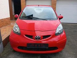 Rot Gebraucht 2006 Toyota Aygo Kleinwagen | 3.200 € (Etwas zu teuer)