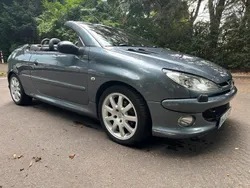 Grau Gebraucht 2005 Peugeot 206 CC Cabrio | 2.000 €
