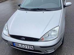 Grau Gebraucht 2004 Ford Focus Viva Limousine | 999 € (Guter Preis)