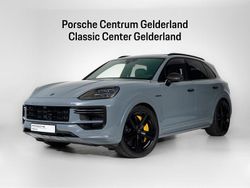 Grau Gebraucht 2024 Porsche Cayenne Turbo E-Hybrid SUV | 199.900 € (Teuer)