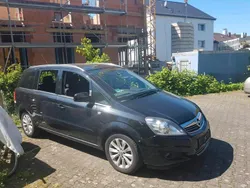 Schwarz Gebraucht 2014 Opel Zafira Van / Kleinbus | 4.450 € (Etwas zu teuer)