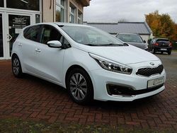 Weiß Gebraucht 2017 Kia Ceed Limousine | 10.590 € (Fairer Preis)