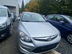 Grau Gebraucht 2011 Hyundai i30 Edition+ Limousine | 3.249 € (Fairer Preis)