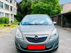 Braun Gebraucht 2011 Opel Meriva Van / Kleinbus | 4.500 € (Etwas zu teuer)