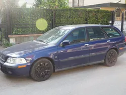 Blau Gebraucht 2002 Volvo V40 Kombi | 550 € (Guter Preis)