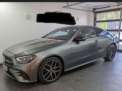 Grau Gebraucht 2020 Mercedes E220 AMG line Coupé | 43.900 €