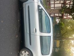 Grau Gebraucht 2000 Renault Clio II Kleinwagen | 800 €