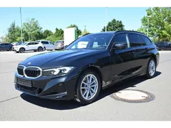 Schwarz Gebraucht 2022 BMW 318 Shadowline Kombi | 29.990 € (Guter Preis)