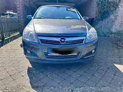 Grau Gebraucht 2009 Opel Astra Edition Limousine | 5.000 € (Teuer)