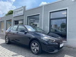Schwarz Gebraucht 2021 BMW 118 Advantage Kleinwagen | 19.390 € (Fairer Preis)