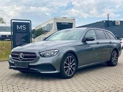 Grau Gebraucht 2023 Mercedes E220 Night Limousine | 38.300 € (Guter Preis)