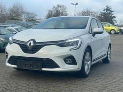 Weiß Gebraucht 2022 Renault Clio V Business Limousine | 12.999 € (Guter Preis)