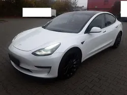 Weiß Gebraucht 2021 Tesla Model 3 Performance Limousine | 19.900 €