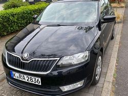 Schwarz Gebraucht 2014 Skoda Rapid Ambition Limousine | 6.300 € (Fairer Preis)