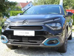 Lackierung schwarz perla nera Gebraucht 2023 Citroën e-C4 Shine Kleinwagen | 22.500 €