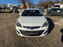 Weiß Gebraucht 2014 Opel Astra Edition Limousine | 4.499 € (Fairer Preis)