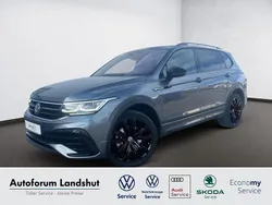 Grau platinum grey Gebraucht 2022 VW Tiguan Allspace R-line SUV | 40.290 € (Fairer Preis)