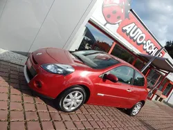 Rot Gebraucht 2010 Renault Clio III Dynamique Limousine | 5.500 € (Fairer Preis)