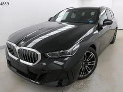 Saphirschwarz (metallic) Gebraucht 2024 BMW 520 Sport Line Kombi | 48.890 € (Superpreis)