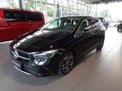 Schwarz Gebraucht 2024 Mercedes B200 Van / Kleinbus | 30.890 € (Guter Preis)