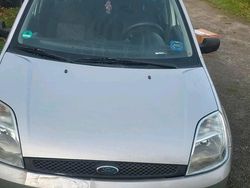 Grau Gebraucht 2005 Ford Fiesta Kleinwagen | 1.300 € (Fairer Preis)