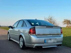 Grau Gebraucht 2004 Opel Vectra Limousine | 2.200 € (Fairer Preis)