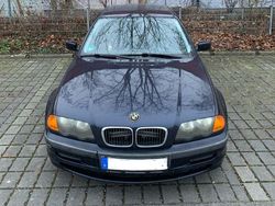 Blau Gebraucht 1999 BMW 316 Limousine | 2.100 € (Guter Preis)
